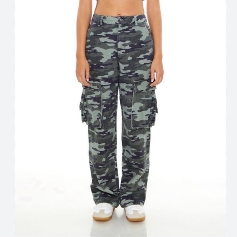 Forever 21 Green Camouflage Pants